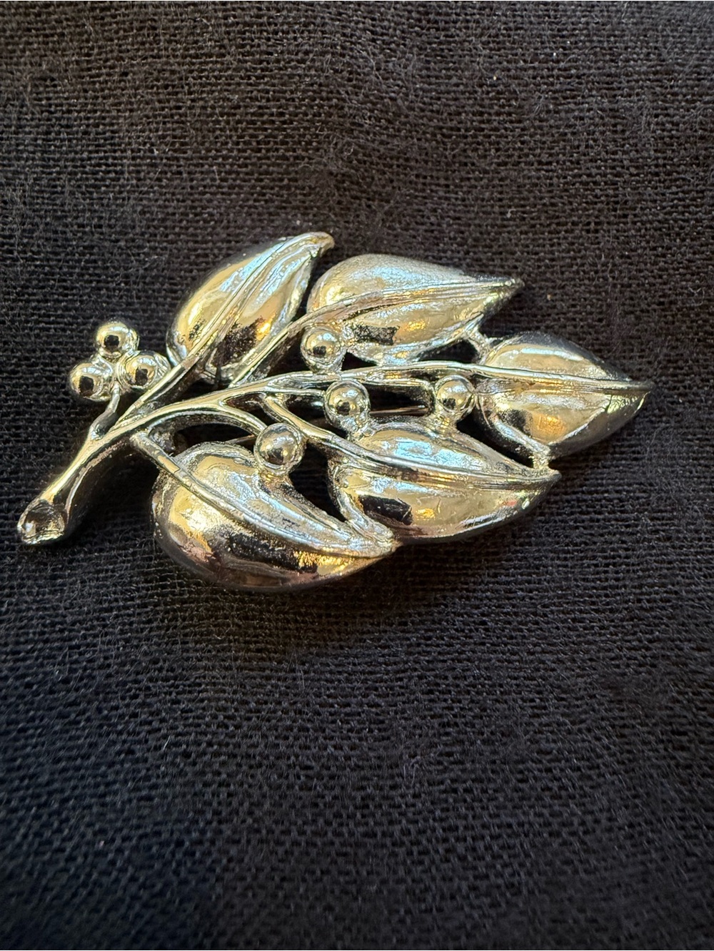 Sarah Coventry Silver Tone Leaf and Berry Brooch